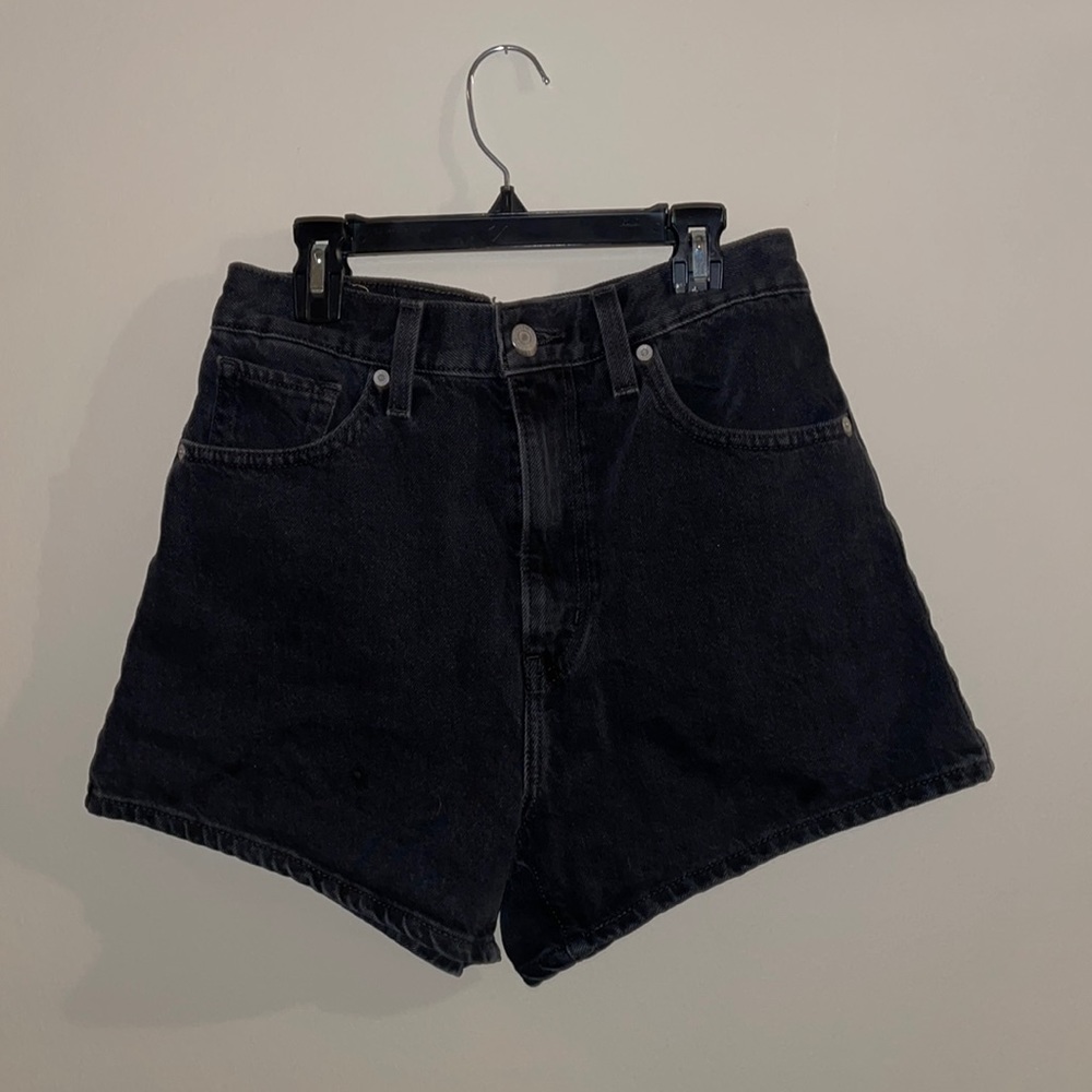 Levi’s high-waisted mom shorts black
